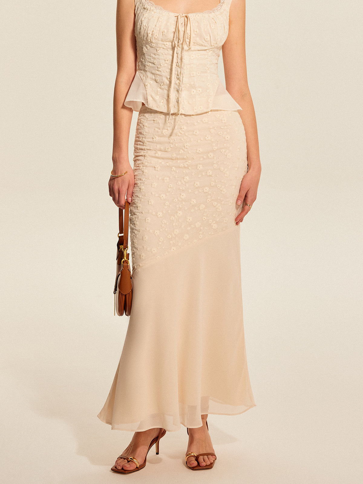 Yarı Şeffaf Çiçek İşlemeli Panel Etek