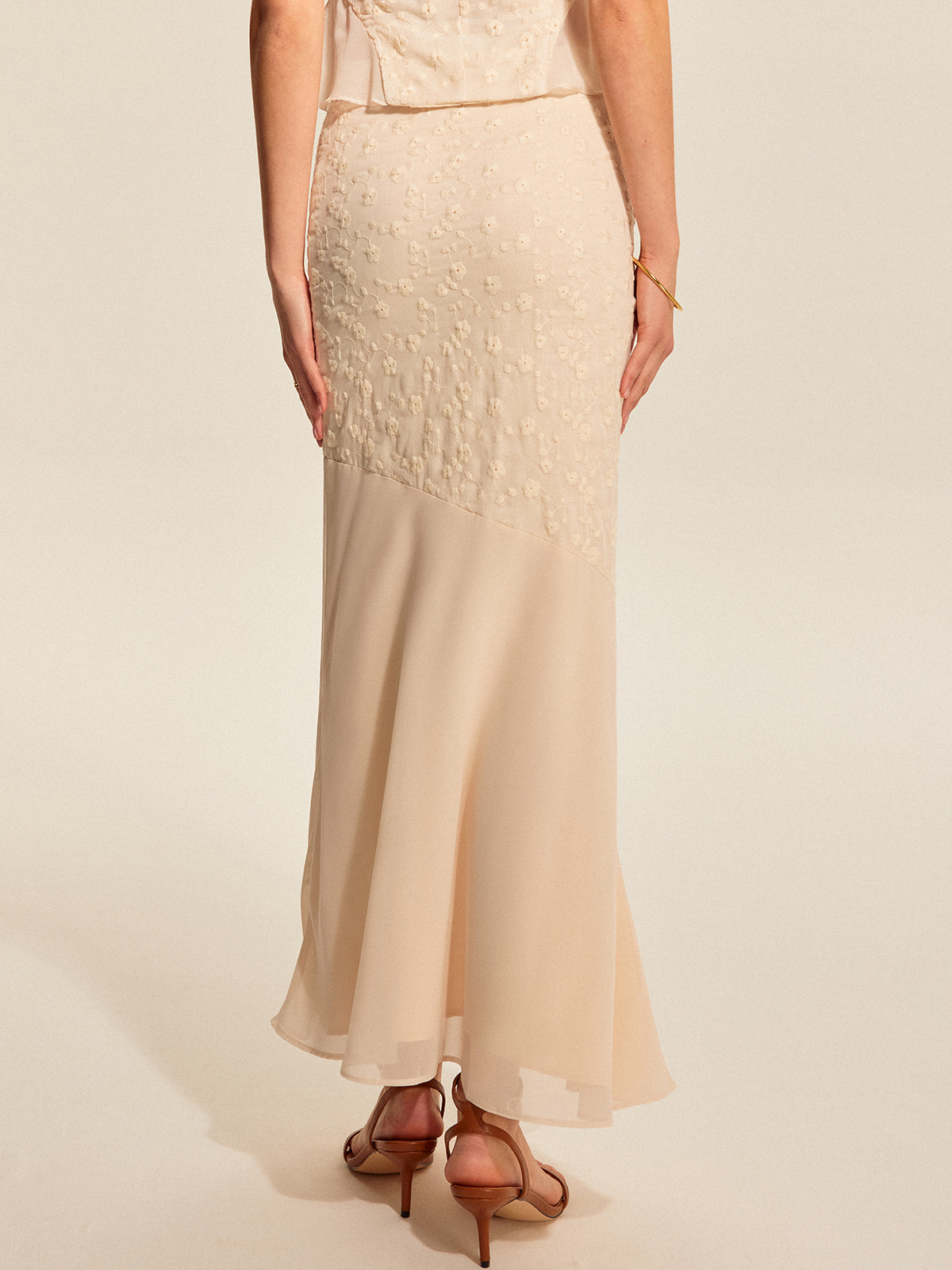 Yarı Şeffaf Çiçek İşlemeli Panel Etek