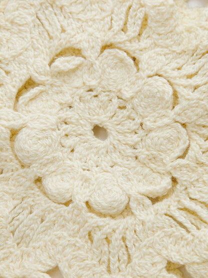 Çiçekli Tığ İşi Düğme Detaylı Yelek