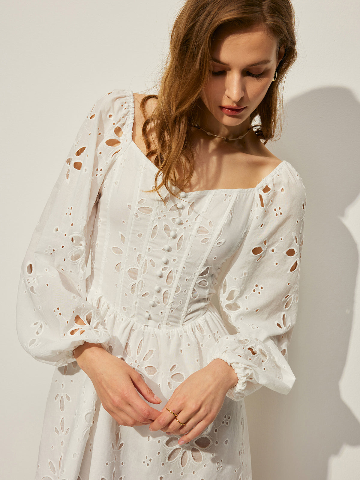 Pamuklu Çiçekli Sırtı Açık Elbise