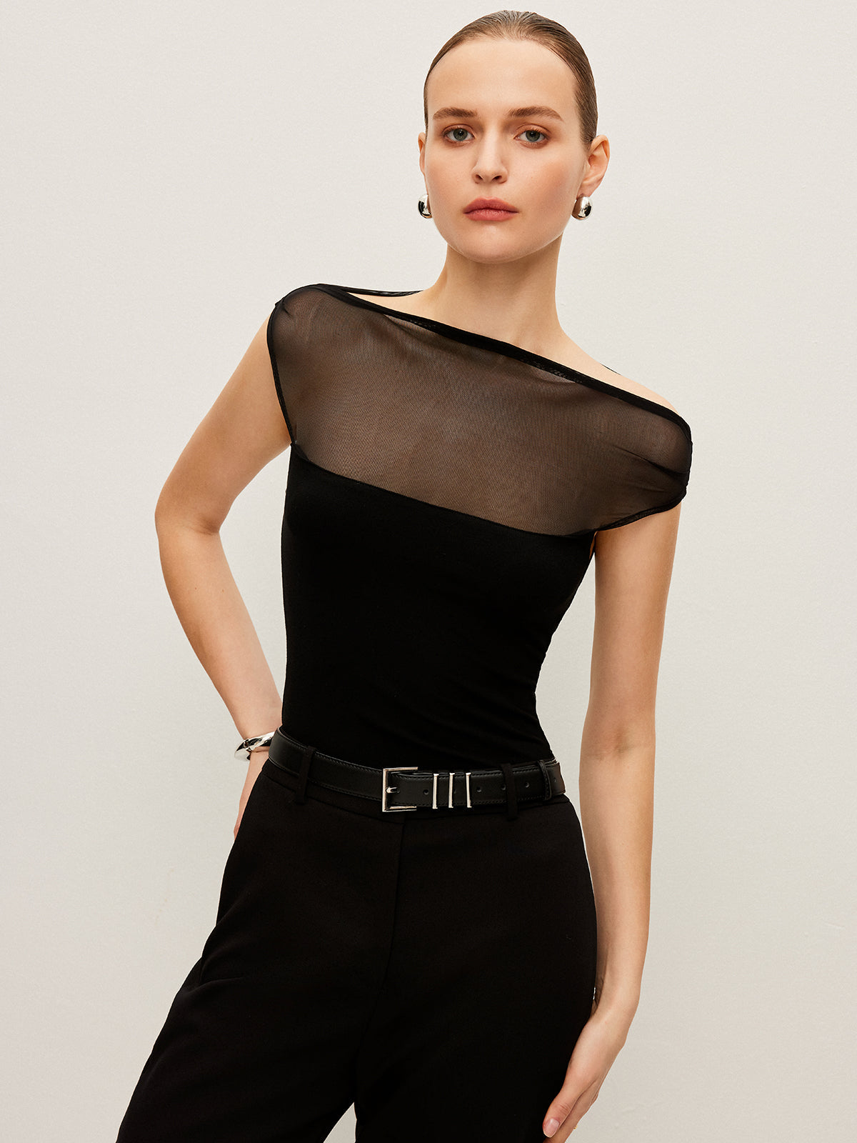 Yarı Şeffaf Örgü Panel Tekne Yaka Tişört