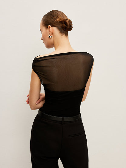 Yarı Şeffaf Örgü Panel Tekne Yaka Tişört