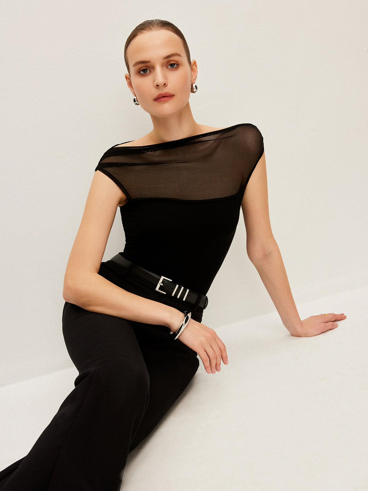 Yarı Şeffaf Örgü Panel Tekne Yaka Tişört