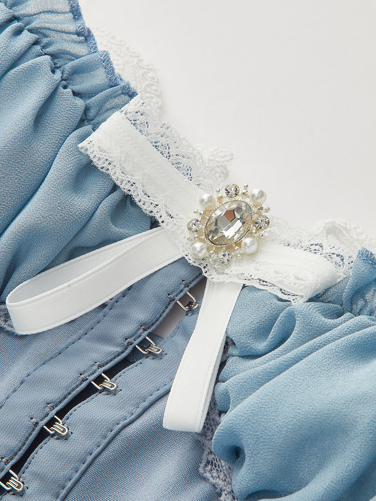 Dantel Kenarlı Kalp Yaka Fiyonk Detaylı Korse