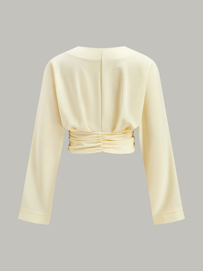 V Yaka Kıvrımlı Bel Dekor Düğmeli Kırpılmış Bluz