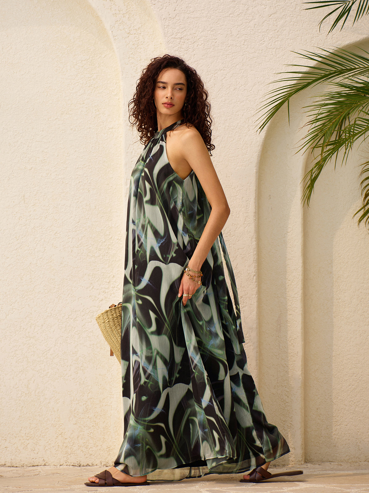 Uçuşan Soyut Askılı Elbise