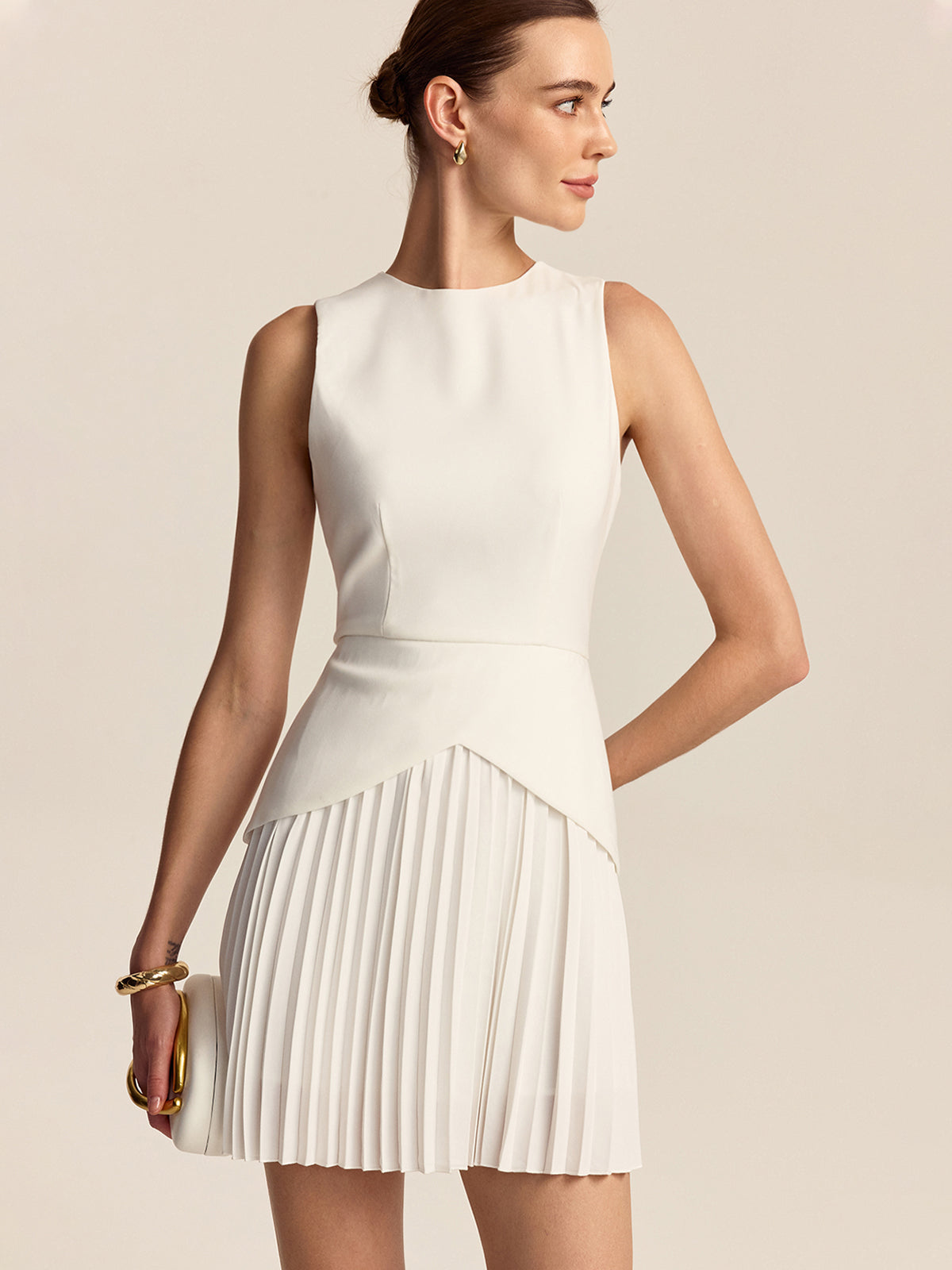 Vestido mini con bajo plisado