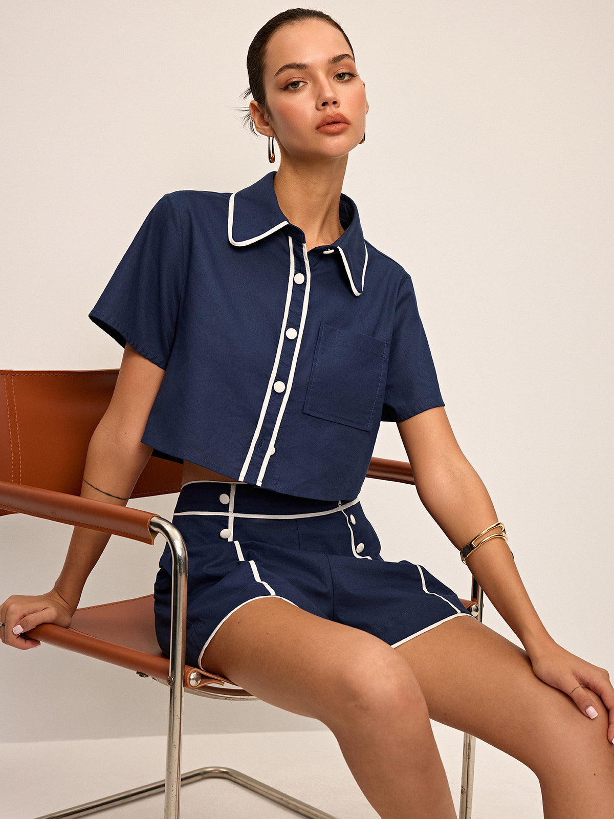 Conjunto de camisa cropped y shorts con vivo a contraste - imagen 2